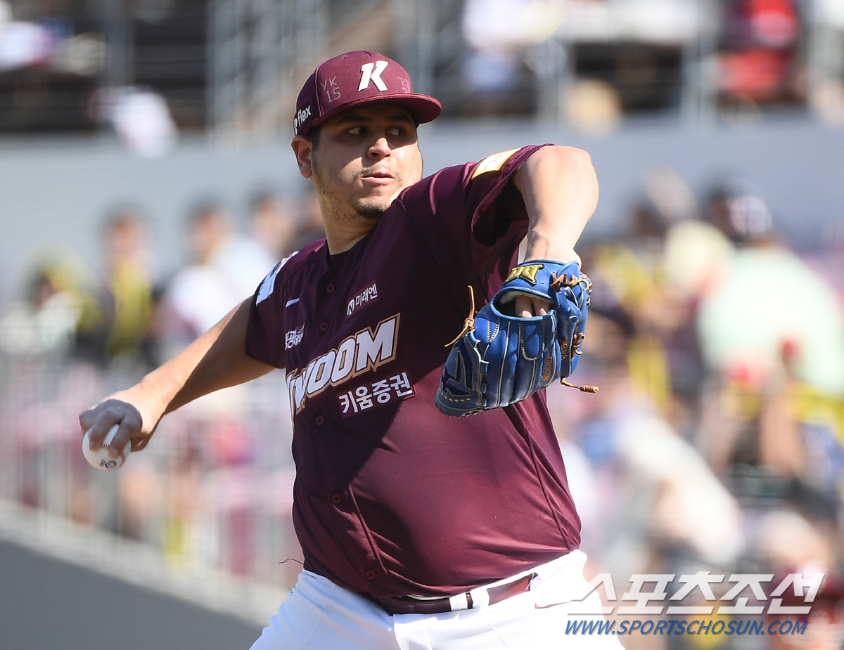 '최소 7억이 날아간다' 후라도의 100만달러 딜레마, KBO 잔류를 선…