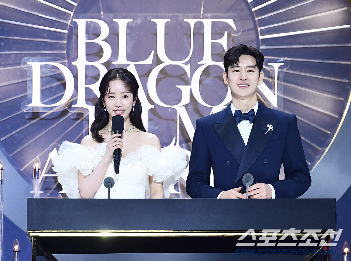 '병아리 MC' 한지민의 용기 있는 첫 발걸음, 만약 선후배들의 따뜻한 …