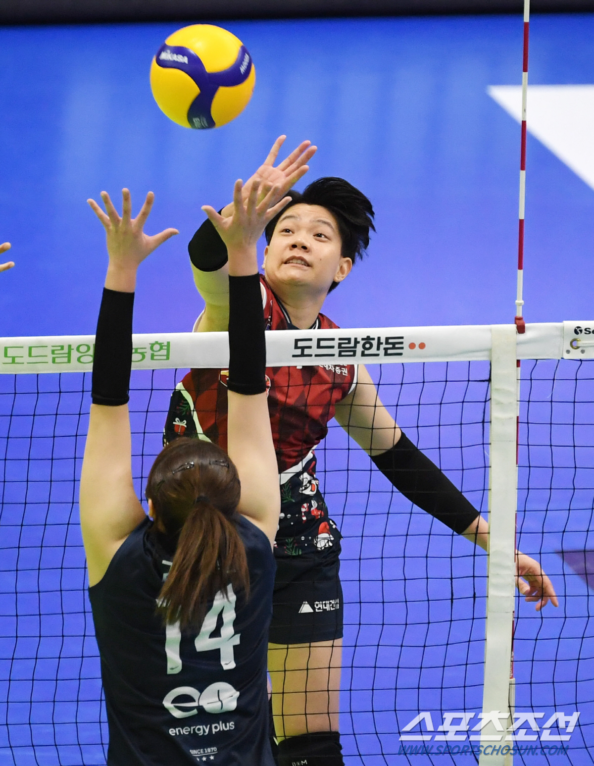 '국내선수만으론 역시 역부족.' 모마-위파위 30점 현대건설, 외국인-아…