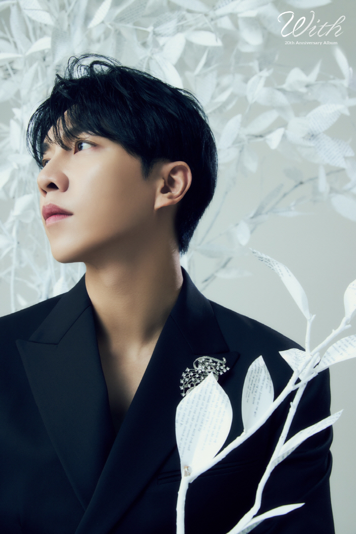 [일문일답] 이승기 "20주년 앨범, 차은우·이수 참여…흔쾌히 동참해 감…