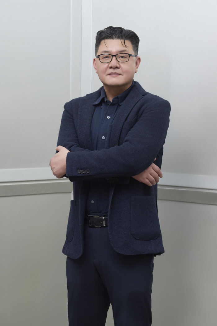 [인터뷰②] '대가족' 양우석 감독 "'불자' 이승기, 흔쾌히 삭발 결정…