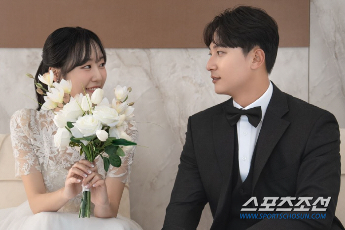 LG 내야수 김주성 7년 열애 끝에 결혼 결실. 7일 화촉