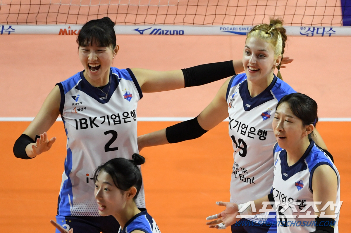 '낫 투데이' 김연경 28점-투트쿠 22점 흥국생명 3,4,5세트 잡고 …