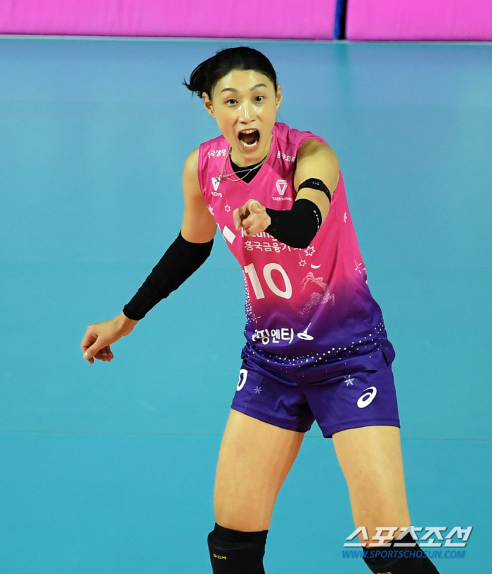 '낫 투데이' 김연경 28점-투트쿠 22점 흥국생명 3,4,5세트 잡고 …