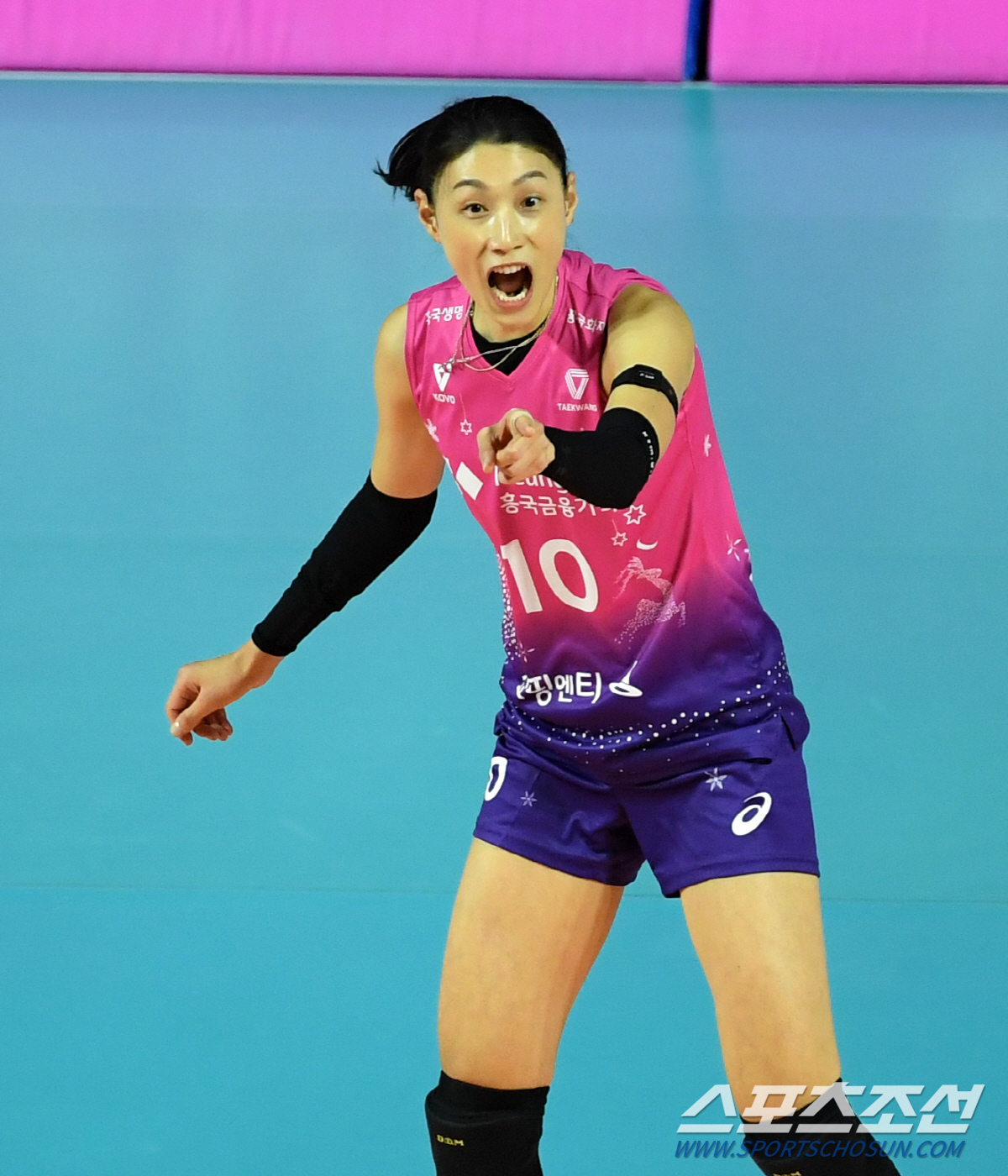 '낫 투데이' 김연경 28점-투트쿠 22점 흥국생명 3,4,5세트 잡고 …