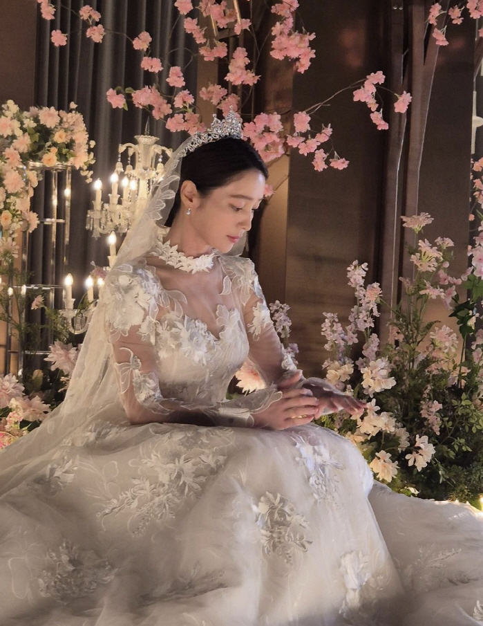 이민정, ♥이병헌과 리마인드웨딩 올리나..애둘맘 안믿기는 웨딩드레스 자태