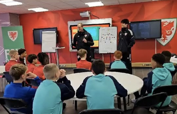 '유럽팀 감독 기성용' 이게 현실이 된다…UEFA A 라이센스 수료 "축…