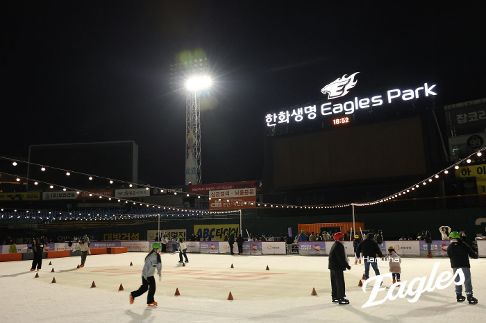 "이글스파크를 팬들에게"…10분 만에 매진! 이글스파크와 마지막 추억, …