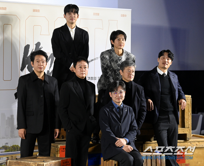 [포토] '보고타' 제작보고회에서 화보 촬영 중?