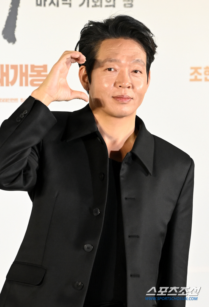 [포토] 박지환, 하트 받으세요