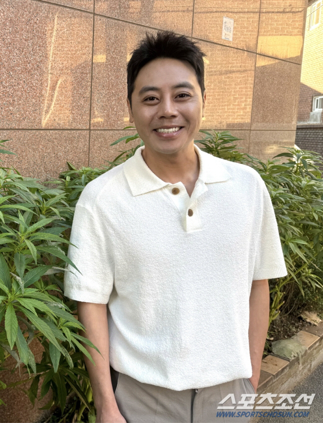 [단독] '왕초' '야인시대' 최상학, 13년 공백 딛고 겹경사..미모의…