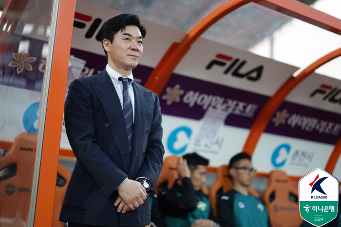 '강원 동화' 윤정환 감독의 '감동 작별사' "우린 함께 싸워 이겨냈다.…