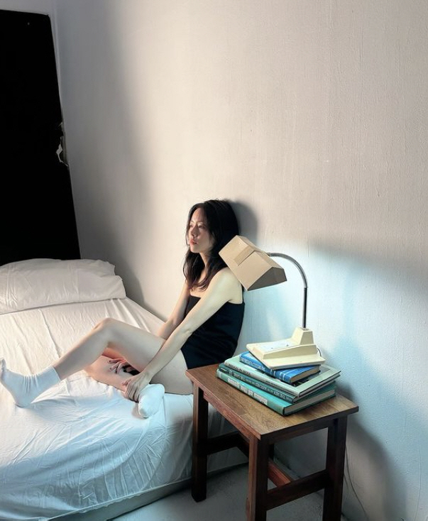 한지민, '10살 연하' 최정훈♥도 놀랄 파격 노출..얼굴·몸매 다 가졌…