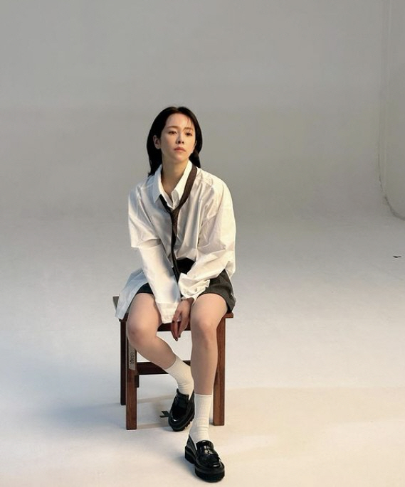 한지민, '10살 연하' 최정훈♥도 놀랄 파격 노출..얼굴·몸매 다 가졌…