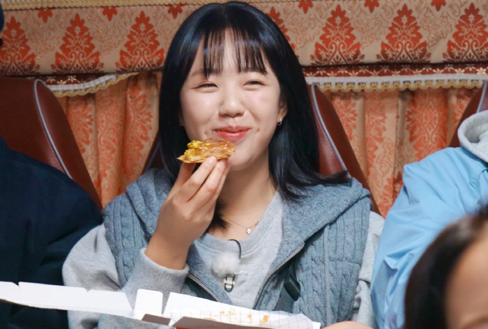 지예은 결국 먹다 먹다 벨트 터졌다! “이건 찍지 마세요!” (런닝맨)
