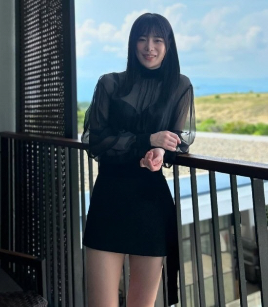 임지연 노브라에 조끼만..♥이도현 군대서 '발 동동할' 파격 패션