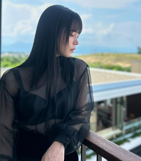 임지연 노브라에 조끼만..♥이도현 군대서 '발 동동할' 파격 패션