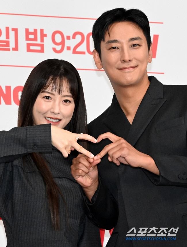 주지훈♥정유미, 방 안에 단둘이 스킨십→애틋 아이컨택 '심쿵'(외나무다리…