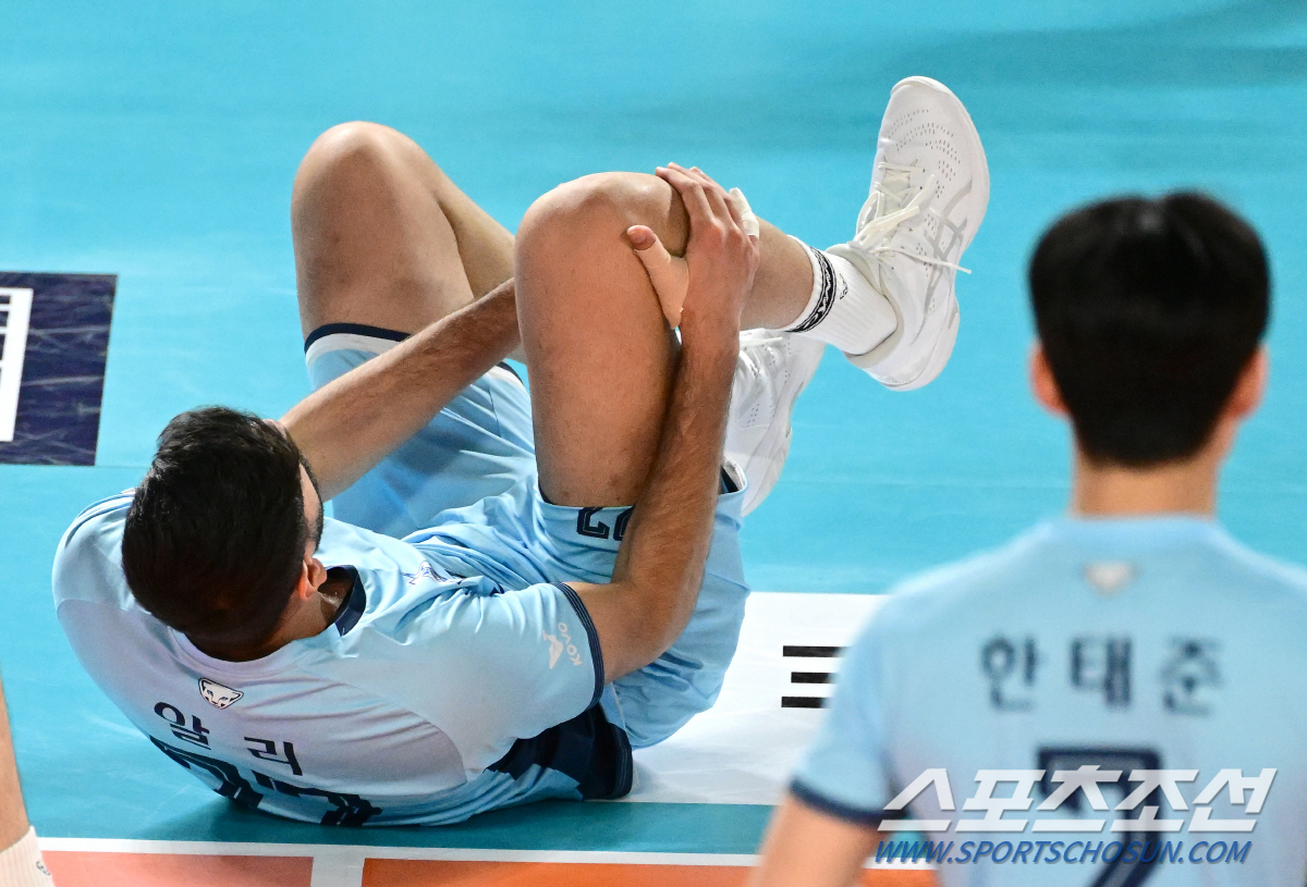 207cm 새 외국인 오자마자 25점 맹폭→2연패 탈출. 우리카드, 삼성…