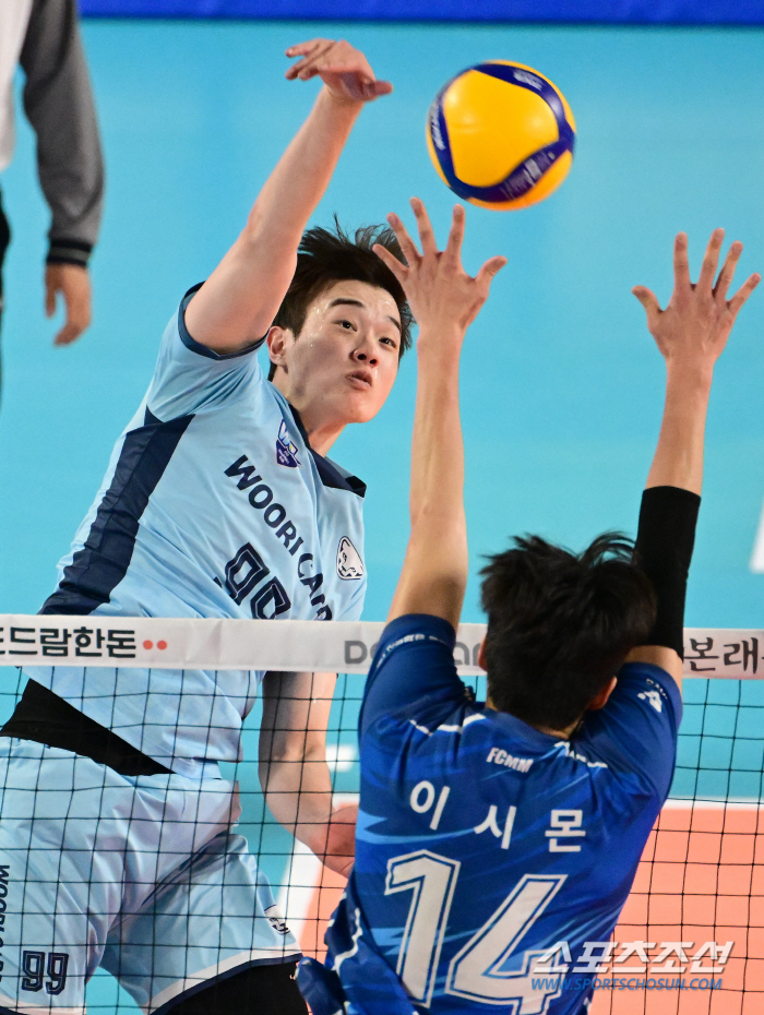 207cm 새 외국인 오자마자 25점 맹폭→2연패 탈출. 우리카드, 삼성…