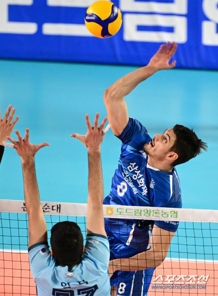 207cm 새 외국인 오자마자 25점 맹폭→2연패 탈출. 우리카드, 삼성…