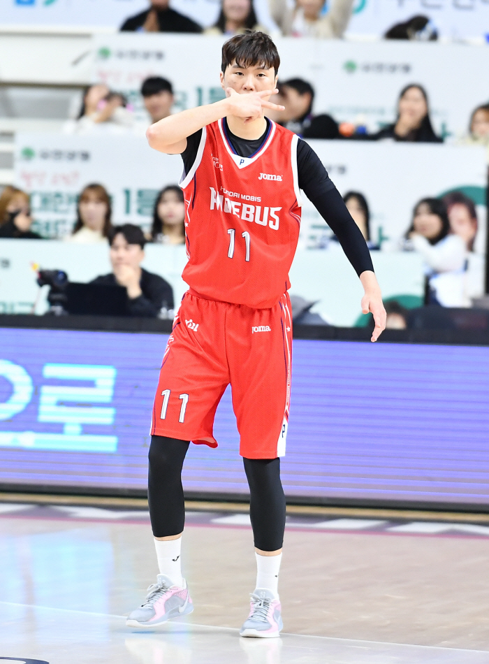 '알바노 빅샷'→'마레이 위닝샷' LG, 가까스로 DB 76-74 제압……