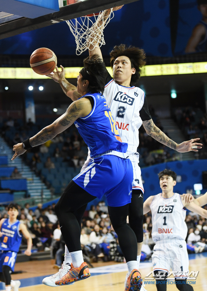 '알바노 빅샷'→'마레이 위닝샷' LG, 가까스로 DB 76-74 제압……