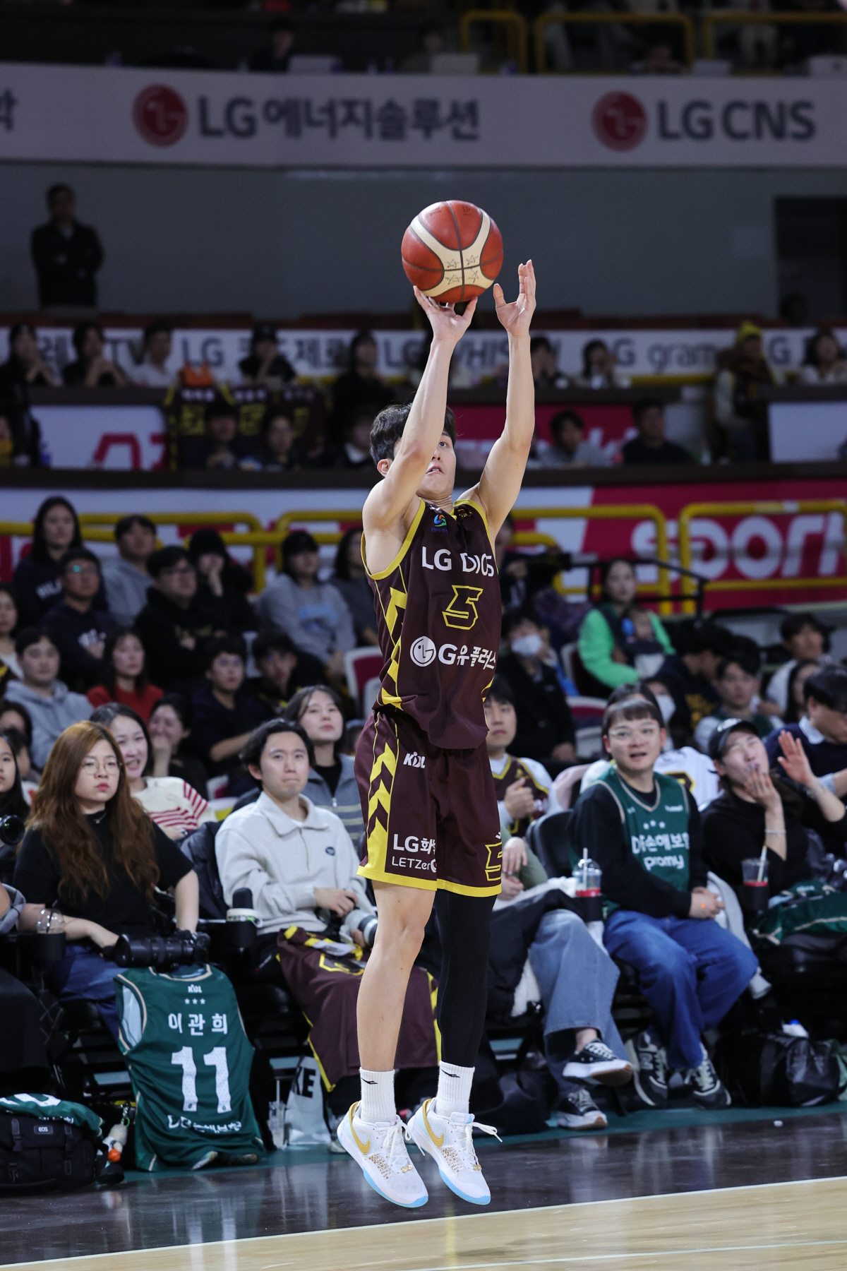 '알바노 빅샷'→'마레이 위닝샷' LG, 가까스로 DB 76-74 제압……