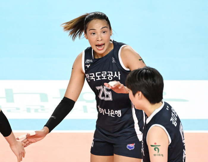 '타나차 변수를 지웠다' 부키리치 35점 대폭발...정관장, 도로공사 꺾…