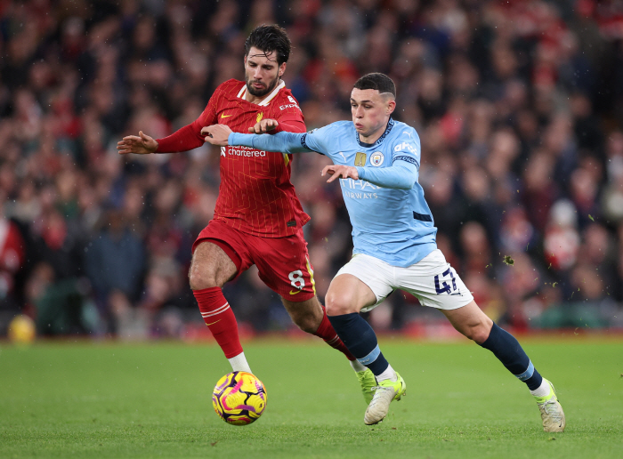 EPL 올해의 선수에게 무슨 일 벌어졌나...'1400억 최악 안토니보다…