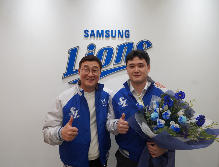 韓·日 뒤집어졌던 선택, 한 번 더 나오나…영구결번급 스타와 이별? '결…