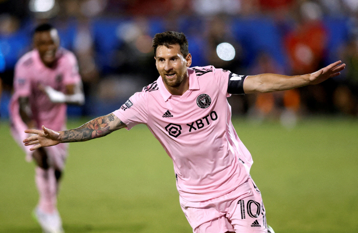 'EPL 레전드' 더 브라위너, 'GOAT' 메시와 학부모 모임할까? '…