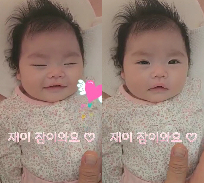 박수홍♥김다예 딸, 아빠 손길에 눈 번쩍...짙은 쌍꺼풀 '벌써 완성형 …