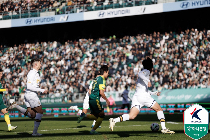 "휴~ 살았다" '티아고-문선민 연속골' 전북, 이랜드에 2-1 역전승 …