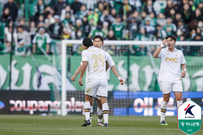 "휴~ 살았다" '티아고-문선민 연속골' 전북, 이랜드에 2-1 역전승 …
