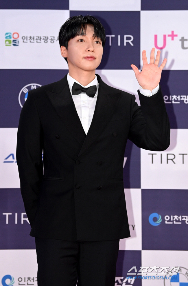 정세운, '탄핵 시위' 참여 팬들에 '핫팩 100장' 선물 "감기 걸리지…