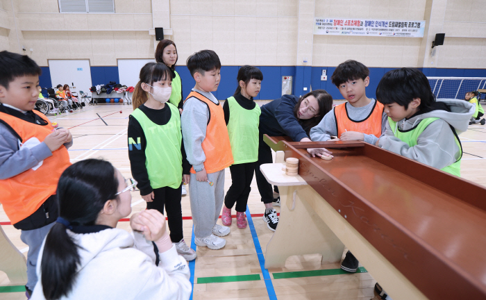 "또 해보고 싶어요!" 초등학교 1학년의 마음을 사로잡은 대한장애인체육회…