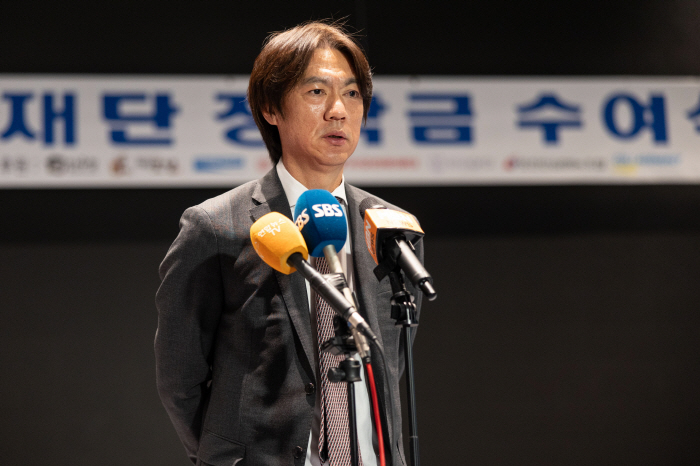 '감독 홍명보'보다 소중한 '이사장 홍명보', 멈추지 않는 '축구인 홍명…