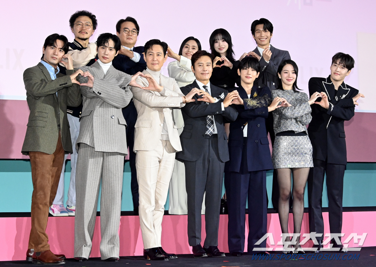 '라인업 화려하네'... '오징어게임 시즌2' 제작발표회 3년만에 돌아왔…