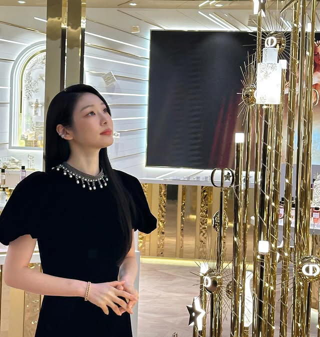'고우림♥' 김연아, 혼란스러운 시국에도 미모 빛났다..명품 행사 참석