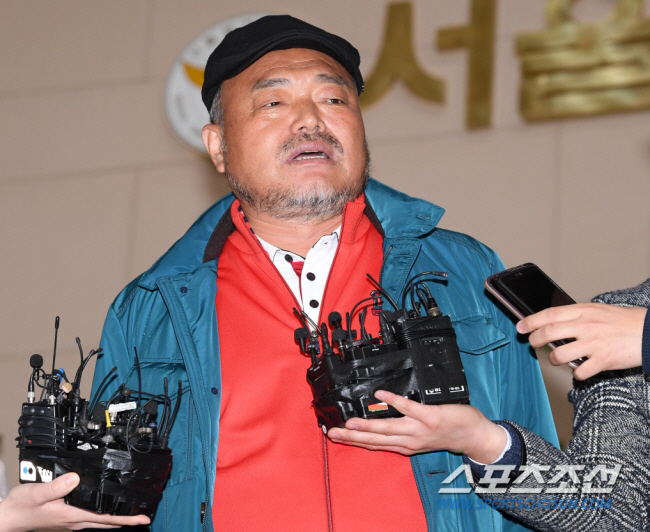 "계엄령 어떻게 생각하세요? 너나 잘해" 김흥국, 탄핵 정국 속 날선 반…