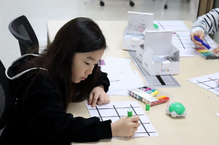 웹젠, 임직원 자녀를 위한 코딩 교육 프로그램 '렛츠 플레이 코딩' 하반기 수업 종료