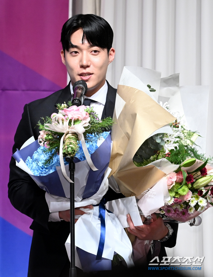 '어깨 이상 無' 푸른피의 에이스 "해외 진출 포스팅? 전혀 욕심 없습니…