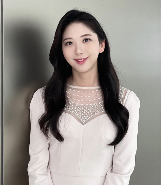 '9월 사망' 故오요안나 진단서에 얼굴·치아 골절 "방송 불가"..향년 …