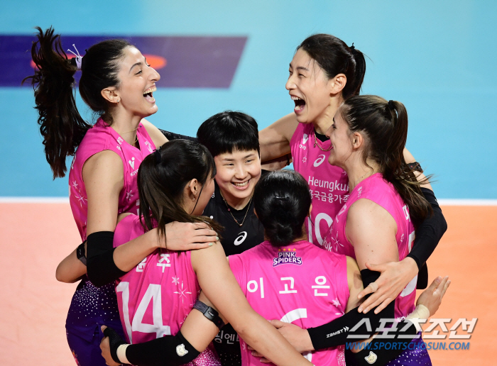 '김연경 17점 폭발' 흥국생명, 파죽의 개막 13연승...구단 최다 연…