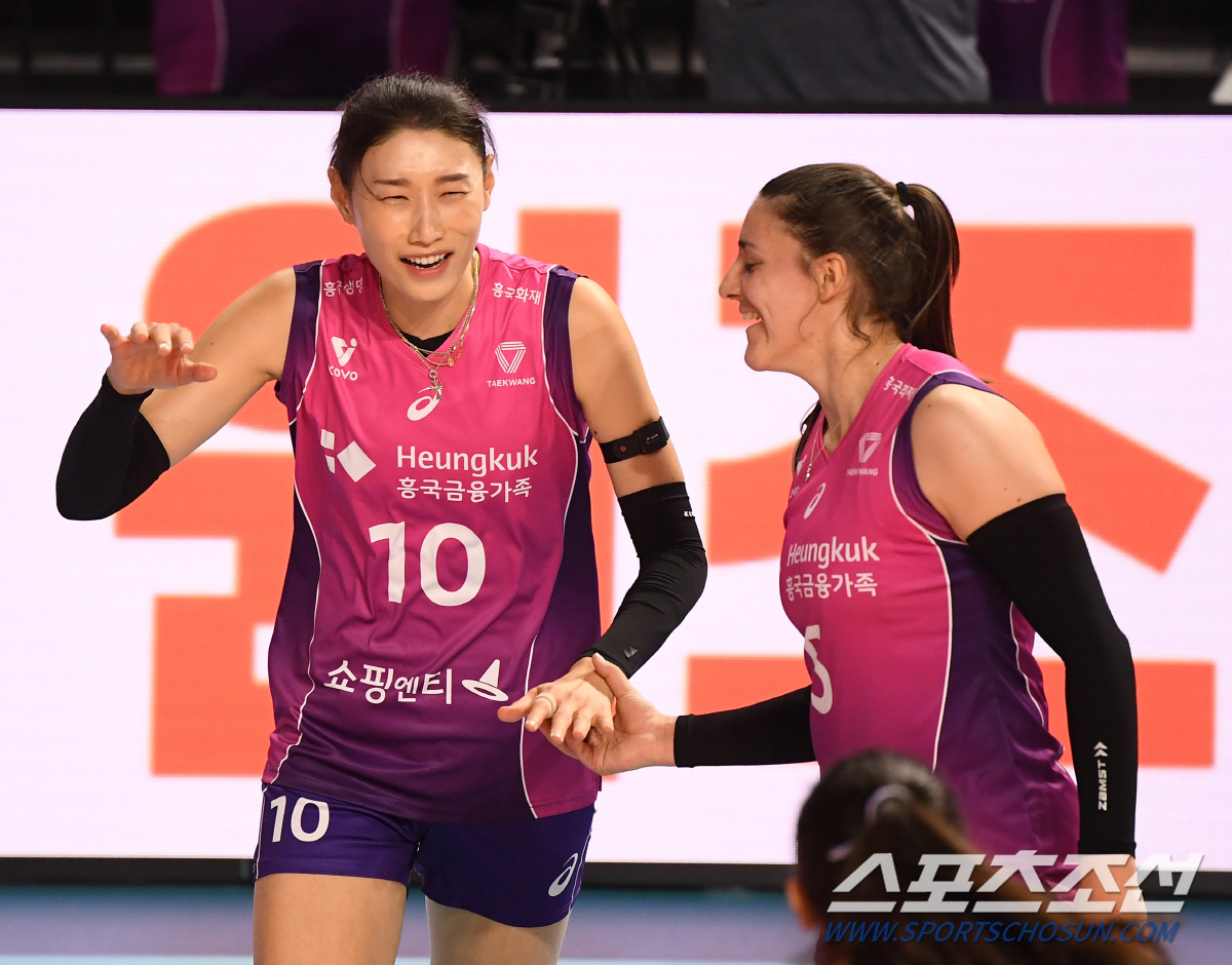 흥국 '모험수' 대박 조짐...김연경의 분석 "현대건설이 우리 막기 힘들…