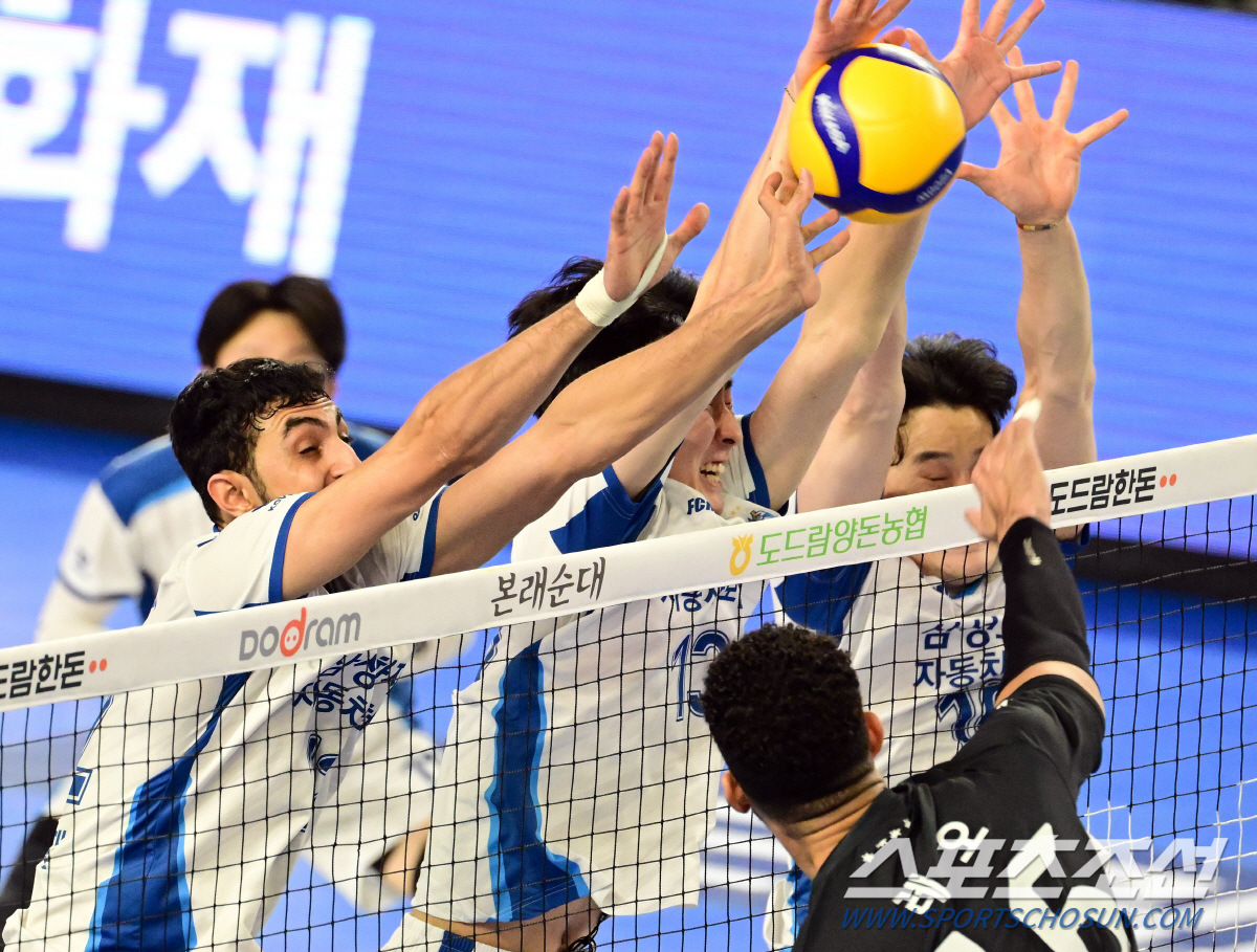 '블로킹 19개 현대 산성은 높았다.' 허수봉 23점-레오 21점 1위 …