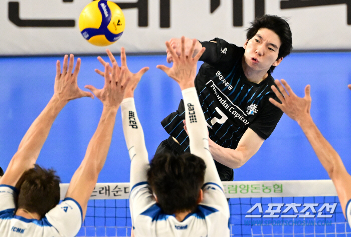 '블로킹 19개 현대 산성은 높았다.' 허수봉 23점-레오 21점 1위 …