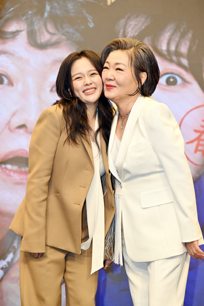 '수상한 그녀' 김해숙 "같은 역할 맡은 정지소, 예뻐서 기분 좋았다"