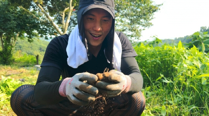 '김소연♥' 이상우, 장인어른에 애교+대신 밭까지 메는 사위...처가에 …